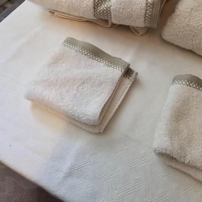 Bath Towels + Wicker Bath Accessories  (UB-JS)