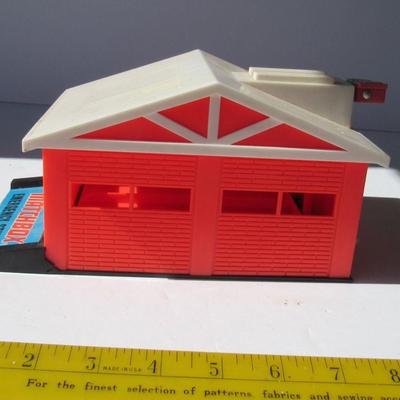 Vintage Matchbox Emergency Station Plastic Toy Building