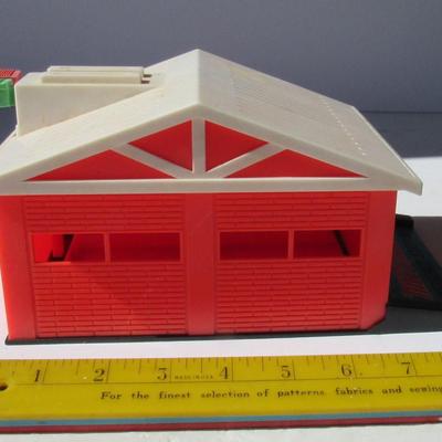 Vintage Matchbox Emergency Station Plastic Toy Building