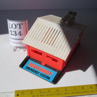 Vintage Matchbox Emergency Station Plastic Toy Building