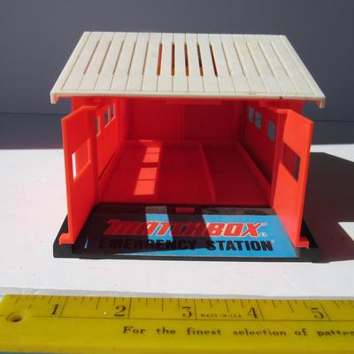 Vintage Matchbox Emergency Station Plastic Toy Building