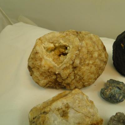 Lot of Geodes, Quartz, etc.