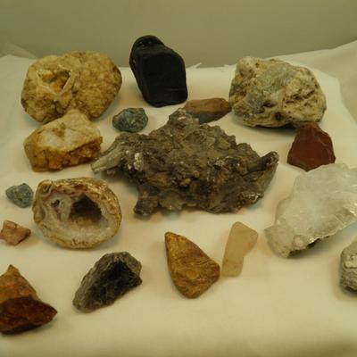Lot of Geodes, Quartz, etc.