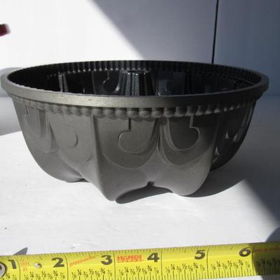Lot 238:  Nordic Ware Good Quality Mold, Fleur de Lis Pattern