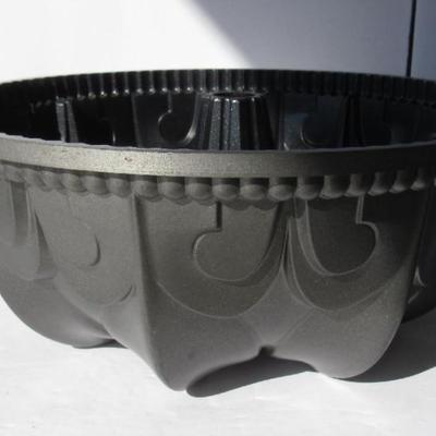 Lot 238:  Nordic Ware Good Quality Mold, Fleur de Lis Pattern