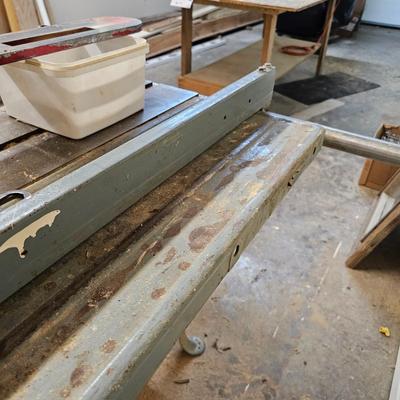 Delta Model 10 Contractors Table Saw (BG-JS)