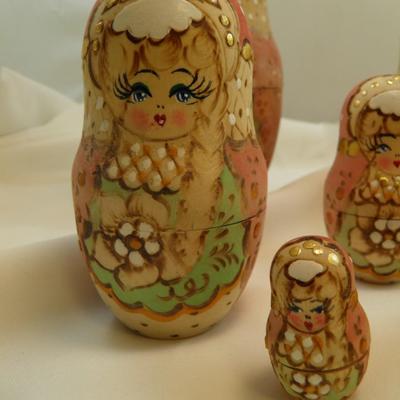 7 Piece Blond Hair Russian Nesting Dolls