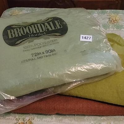 Polyester Blanket Bundle
