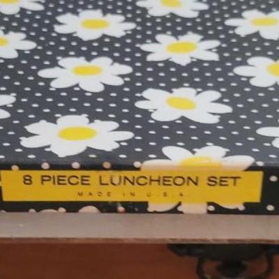 Vintage Rose 8 Pc Luncheon Set