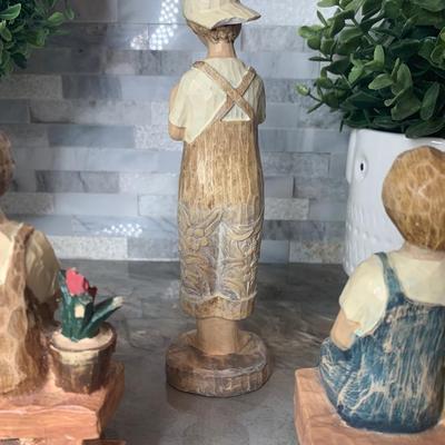 Faceless â€œRomeo Julietâ€ style collectibles figurines
