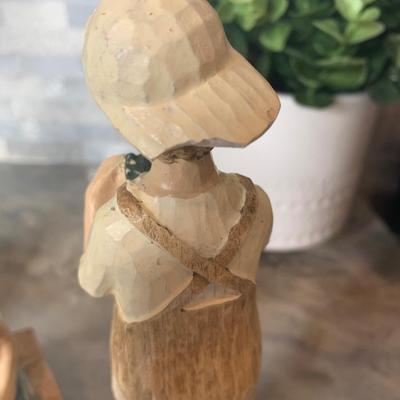 Faceless â€œRomeo Julietâ€ style collectibles figurines