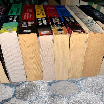 8 Books By Author Nora Roberts