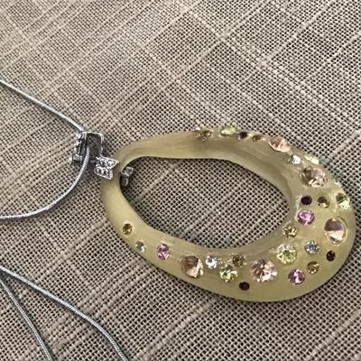 Acrylic Fashion Necklace with Sparkly Faux Diamond