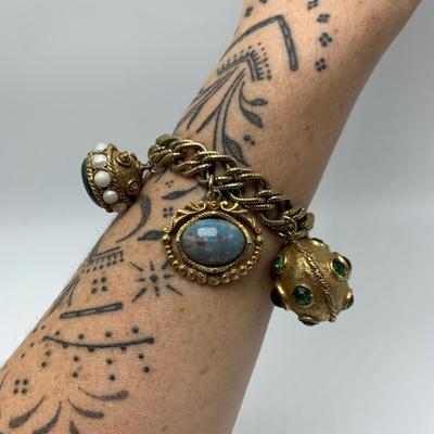 Vintage Chunky Gold Charm Bracelet (B2-HS)