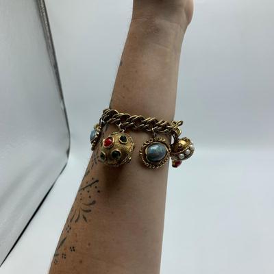 Vintage Chunky Gold Charm Bracelet (B2-HS)