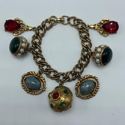 Vintage Chunky Gold Charm Bracelet (B2-HS)