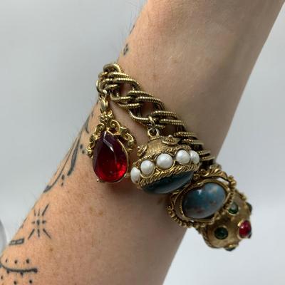 Vintage Chunky Gold Charm Bracelet (B2-HS)