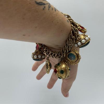 Vintage Chunky Gold Charm Bracelet (B2-HS)
