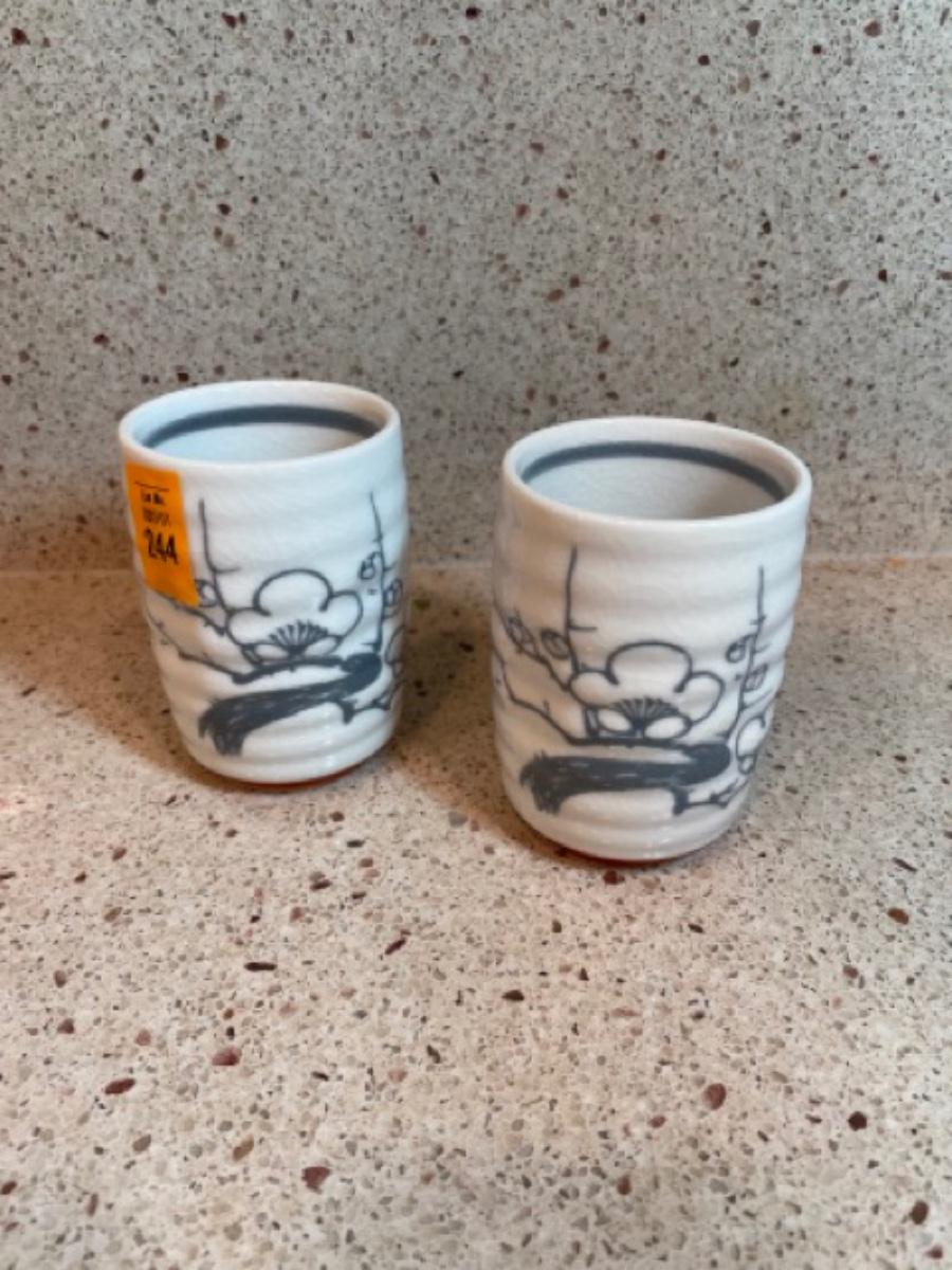 Pair of Japanese tea cups (Yumoni)