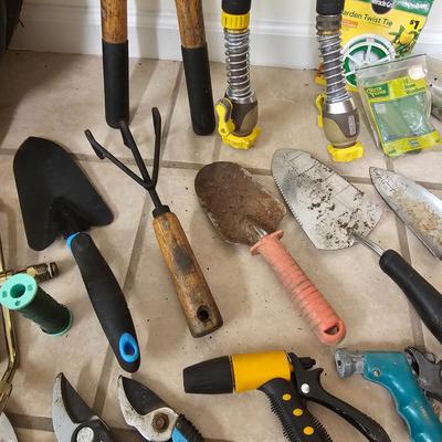 Assorted Hand Garden Tools + More (G-JS)