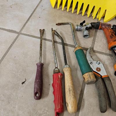 Assorted Hand Garden Tools + More (G-JS)
