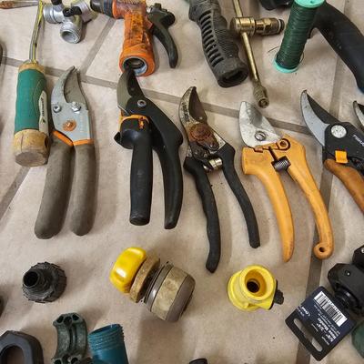 Assorted Hand Garden Tools + More (G-JS)