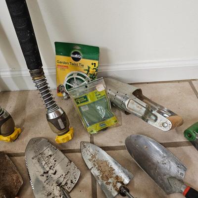 Assorted Hand Garden Tools + More (G-JS)