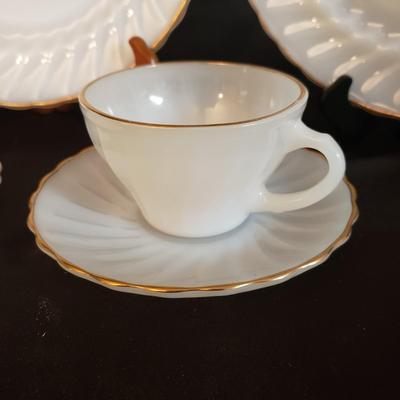 White with Gold Rimmed Dinnerware by Anchor Hocking (D-KD)