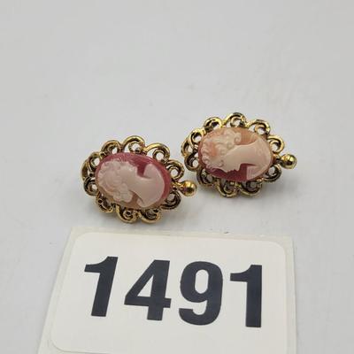 Vintage Cameo Clip On Earrings