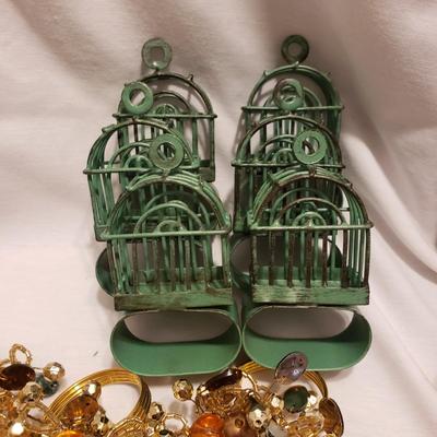 Large Lot of Cloth Napkins, Tablecloths, Placemats and More (K-KD)