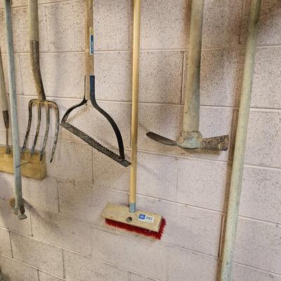 Large Selection of Yard/Garden Tools  (WS-JS)