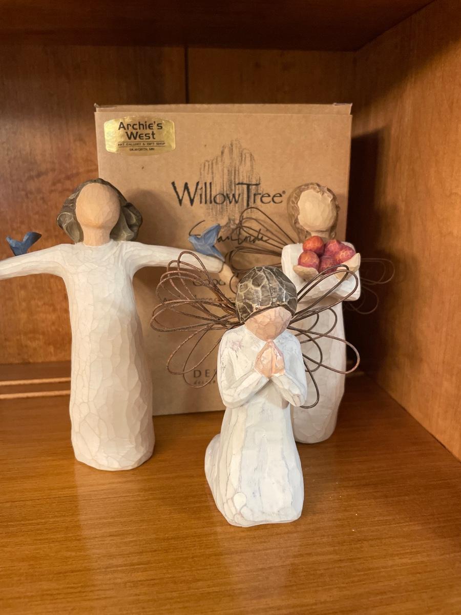 Willow tree figurines