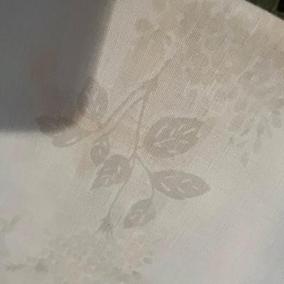 White on whitel table runners