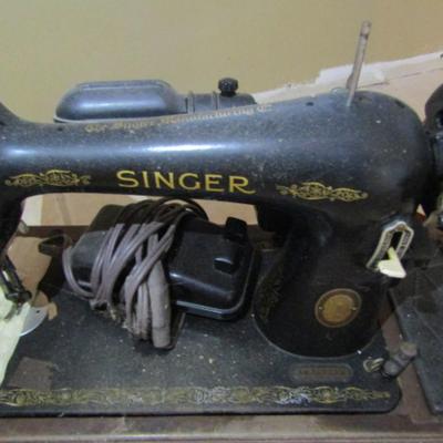 Vintage Portable Singer Sewing Machine- AK346126