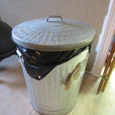 Behrens 31 Gallon Galvanized Garbage Can with Lid