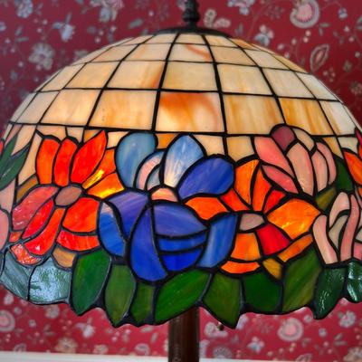 Tiffany Style Floral Stained Glass Table Lamp