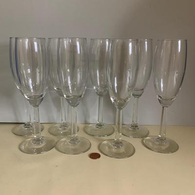 8 Champagne Flutes / Glasses