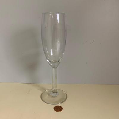 8 Champagne Flutes / Glasses