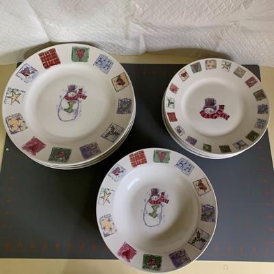 2001 Concord Collection Snowman Christmas Pattern Dinner (12 Piece)