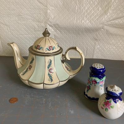 England Quimper Tea Set + pretty salt & pepper shakers