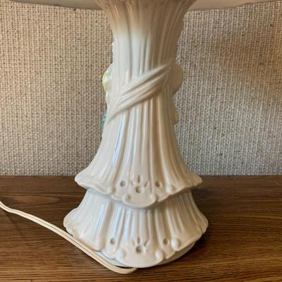 White Vintage Floral Bed Lamp with Ceramic Base