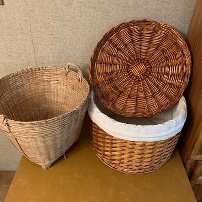 2 Woven Laundry Basket (1 With Handle, 1 With Lid)