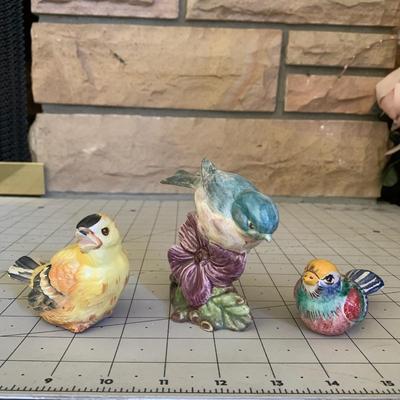 Multicolored Birds Sculpture - Ruby