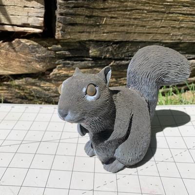 Stoneworks Sitting Squirrel Statue Gray