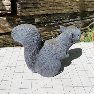 Stoneworks Sitting Squirrel Statue Gray