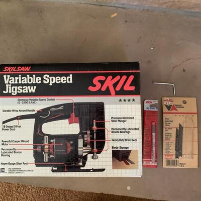 Vintage Skil Jigsaw Variable Speed  + (9 BLADES)