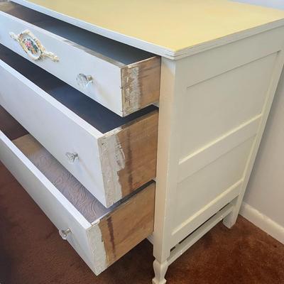 White Vintage Chest of Drawers