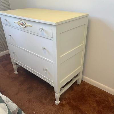 White Vintage Chest of Drawers