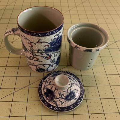 Asian Floral Blue and white tea cup with filter + 2 vases