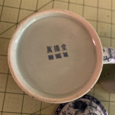 Asian Floral Blue and white tea cup with filter + 2 vases